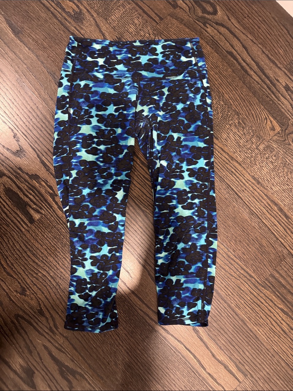 Athleta Girls' Blue and Black Floral Capri Leggings